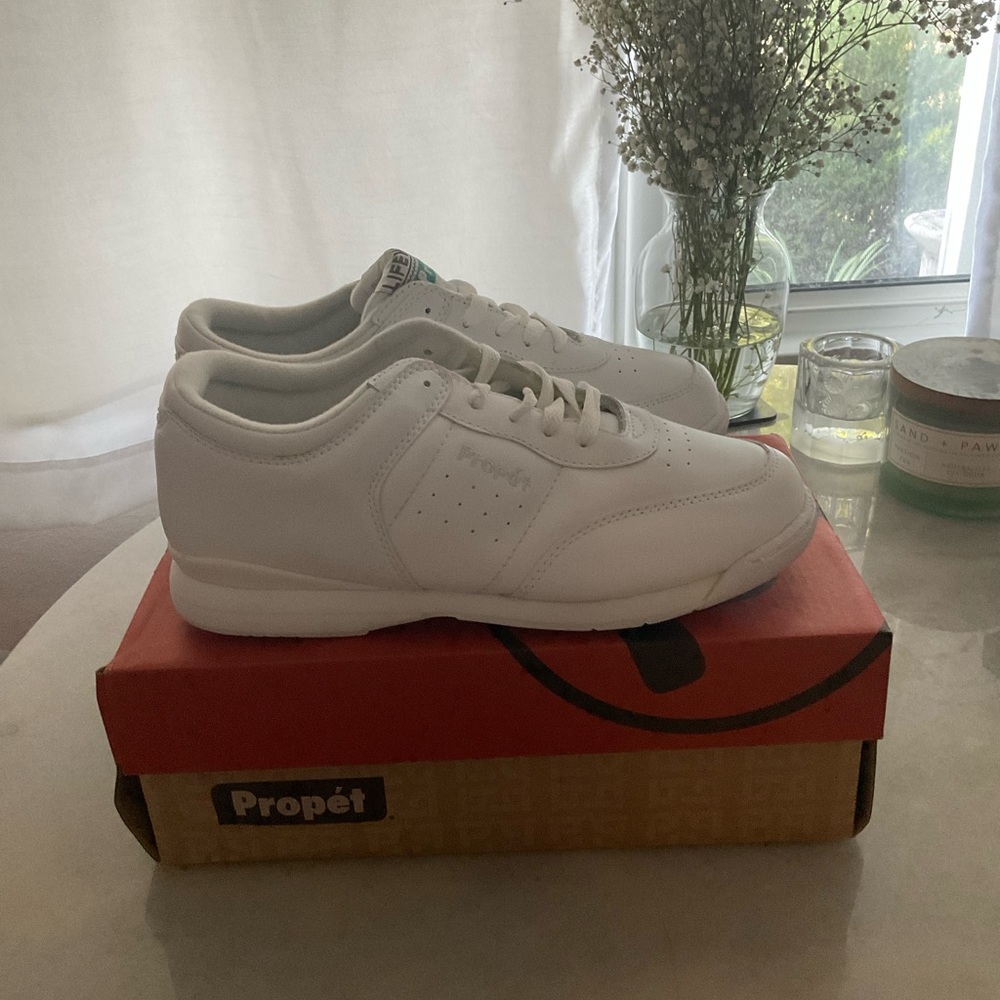 Propet LIfe Walker white leather lace-up athletic shoes SZ9.5W